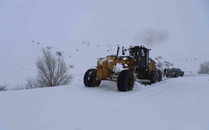 Ağrı’da yoğun kar yağışı: 377 köy yolu ulaşıma kapandı