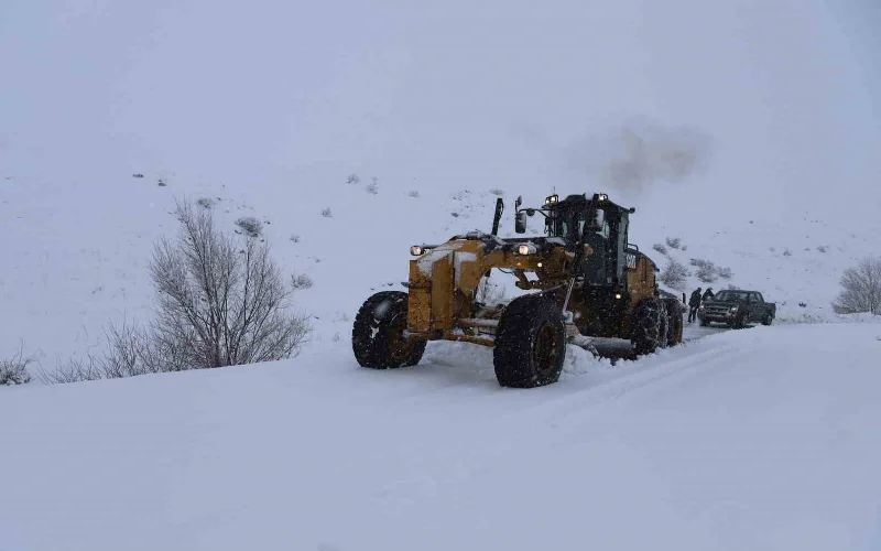 Ağrı’da yoğun kar yağışı: 377 köy yolu ulaşıma kapandı