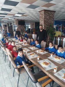 Ağrı’da köy okulu öğrencileri şehirde oyun alanlarında ağırlandı