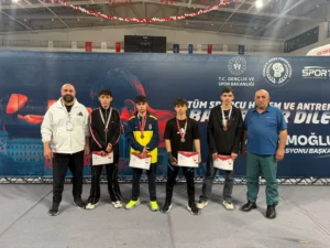 Ağrı Milli Eğitim Müdürü Kökrek, Türkiye derecesi yapan sporcuları tebrik etti