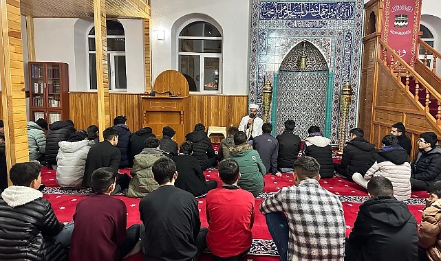 Sabah namazı buluşmasında halk bir araya geldi