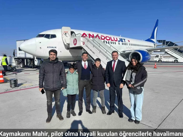 Hamur kaymakamı mahir, pilot olma hayali kurulan öğrencilerle havalimanını gezdi