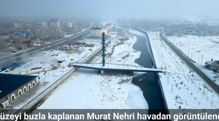 Yüzeyi buzla kaplanan murat nehri havadan görüntülendi