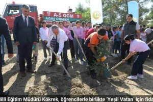 Ağrı milli eğitim müdürü kökrek, öğrencilerle birlikte ‘yeşil vatan’ için fidan dikti