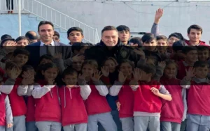Ağrı’da emniyet personelinden minik yüreklere kışlık bot