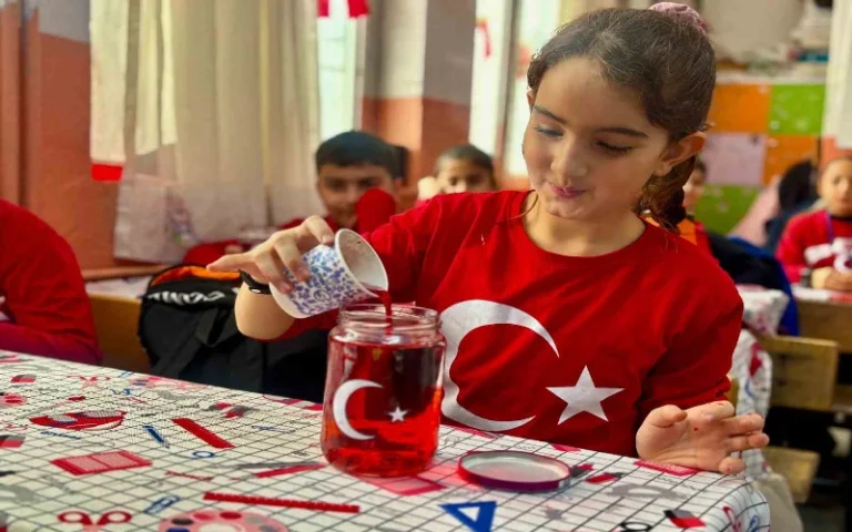 Ağrı’da okullarda ikinci dönem “bayrak sevgisi” temasıyla başladı